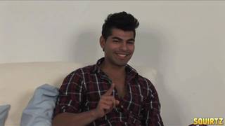 Danny Camacho se tape une branlette