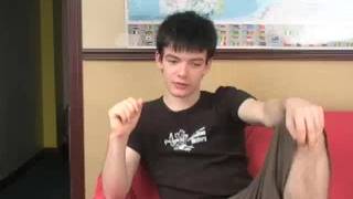 Ce jeune minet gay nous montre sa façon de branler sa teub Ce jeune minet gay nous montre sa façon de branler sa teub