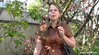 BBW française suce deux bites avant l'anal BBW française suce deux bites avant l'anal