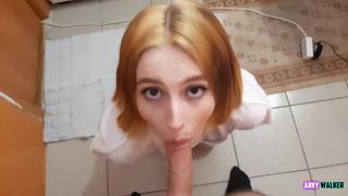 Elle a surpris son frère en train de se branler dans la salle de bain Elle a surpris son frère en train de se branler dans la salle de bain