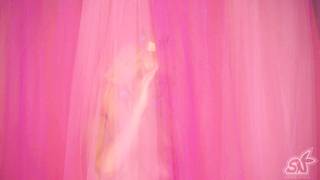 Blondinette sexy se déguisant en Moon Sailer