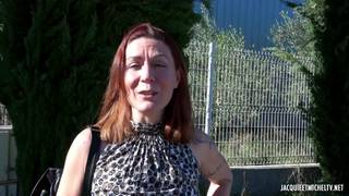 Mature française rousse se fait lécher les seins Mature française rousse se fait lécher les seins