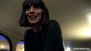 Jeune serveuse française baise après le boulot Jeune serveuse française baise après le boulot