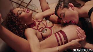 Les lesbiennes aiment baiser en lingerie sexy Les lesbiennes aiment baiser en lingerie sexy