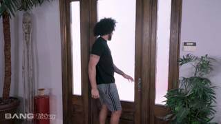 La prof de fitness se fait baiser dans les règles La prof de fitness se fait baiser dans les règles