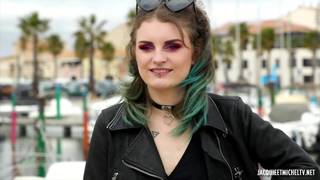 Jeune française suce deux bites et prend la DP Jeune française suce deux bites et prend la DP