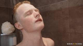 La blonde Payton Hall est une gilf en chaleur !