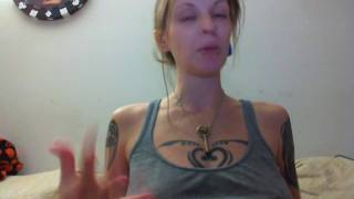 Meuf tatouée enceinte s'exhibe sur Sexyloo