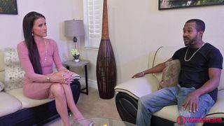 Sofie Marie prise par un black sur le canapé