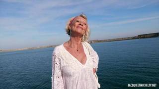 Trio de granny sex avec une coquine française Trio de granny sex avec une coquine française