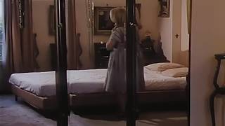 Blonde et brune avec des partenaires porno rétro