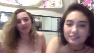 Vidéo de sexe amateur lesbien entre copines