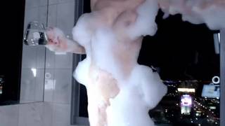 Bain mousseux sexy de cette teen maigre Bain mousseux sexy de cette teen maigre