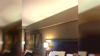 Mature se fait piner dans la chambre d'hôtel