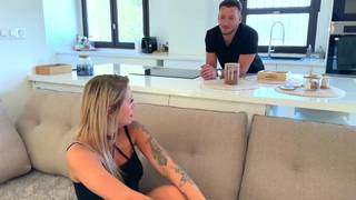 Une surprise très intense attend la bombe Ashley ! Une surprise très intense attend la bombe Ashley !
