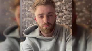 Un gay blond chaud se remplit le cul avec un gros godemiché Un gay blond chaud se remplit le cul avec un gros godemiché
