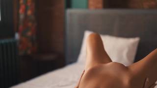 La déesse amateur se débarrasse de sa lingerie sexy La déesse amateur se débarrasse de sa lingerie sexy