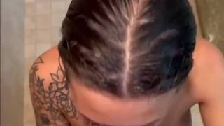 Douche, pipe et baise pour une amateur