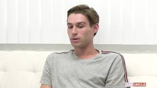 La thérapie se termine par des relations sexuelles avec Shae Reynolds La thérapie se termine par des relations sexuelles avec Shae Reynolds