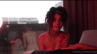 Une nympho coquine filme sa vidéo amateur avec un miroir Une nympho coquine filme sa vidéo amateur avec un miroir