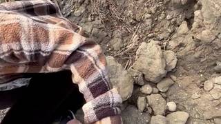 Une petite blanche en chaleur suce cette queue