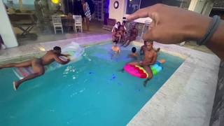 Les pool parties gay sont toujours les meilleures ici Les pool parties gay sont toujours les meilleures ici
