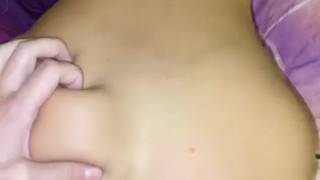 Jeune étudiante se fait baiser dans le dortoir