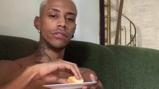 Une star du porno gay amateur se branle sa longue bite noire Une star du porno gay amateur se branle sa longue bite noire