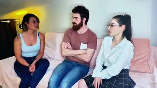 Il bouffe les gros seins et la grosse chatte de sa copine française