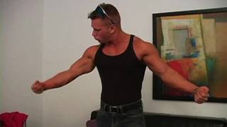 Tristan Baldwin montre ses gros muscles et se caresse la queue Branlette, Webcam Gay, Mecs Musclés