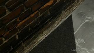 Une jeune fille tatouée masturbe sa chatte pour la caméra Une jeune fille tatouée masturbe sa chatte pour la caméra