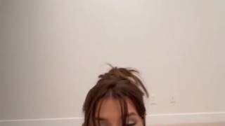 Fille chaude se fait baiser la chatte et les seins en POV Fille chaude se fait baiser la chatte et les seins en POV