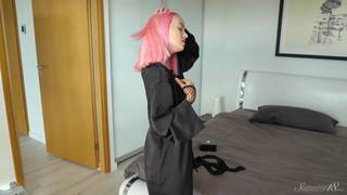 La teen Kiara J se masturbe passionnément sur un oreiller La teen Kiara J se masturbe passionnément sur un oreiller