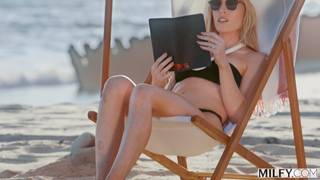 Après une journée à la plage Sarah Taylor aime baiser à l'hôtel MILF, Mature, Ejac Faciale, Fellation, Vidéos avec Scénario, Gros Cul, Doggystyle