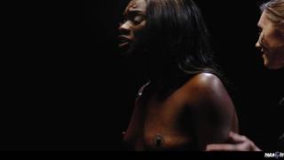 Un bon léchage lesbien entre Ana Foxx et Maya Woulfe Un bon léchage lesbien entre Ana Foxx et Maya Woulfe