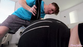 MILF Sydney Paige, maman sexy, baise à son beau-fils