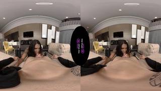 Julie Rouch est la trans noire qui va avoir cette bite en porno VR