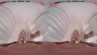 L'une des choses qu'Izzy Wilde aime le plus est de faire du VR porno