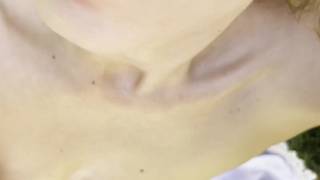 La française la plus séduisante suce sa bite au fond du jardin