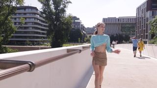 Diana sait que tout le monde aime la voir nue dans les rues