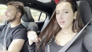 En rentrant de Disney, ça lui donne envie de sucer la bite de son mec