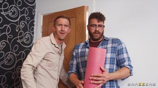 Lola Bratz utilise les bites de Danny et Xander pour se satisfaire