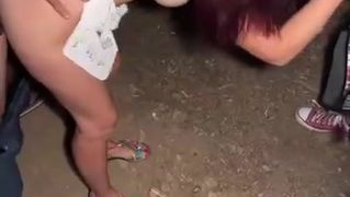 Française en dogging suce des inconnus et avale