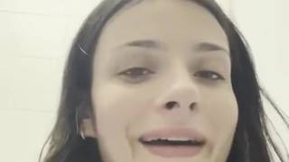 La teen française Bunnyfly se doigte dans les toilettes publiques Masturbation, Uro Pisse, Teen Porn, Dogging, Porno Français