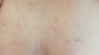 Ladyboy le prend par derrière et reçoit la bite sans préservatif