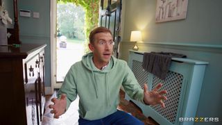 Danny D utilise sa grosse bite pour baiser la petite blonde Tina Snows