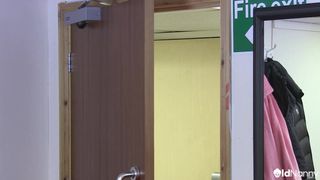 Rachel, BBW mature, baise en levrette horny avec Chris !