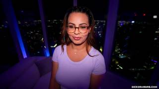 Une si belle bite peut être sucée et caressée pendant longtemps ! Une si belle bite peut être sucée et caressée pendant longtemps !