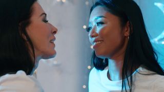 Gia faisait des cauchemars, Reagan lui mange la chatte pour la calmer