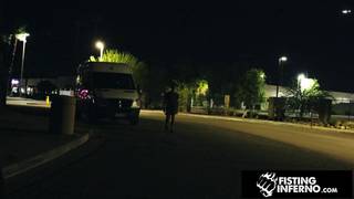 Un musclé se fait sodomiser par un sextoy géant et deux mecs Un musclé se fait sodomiser par un sextoy géant et deux mecs